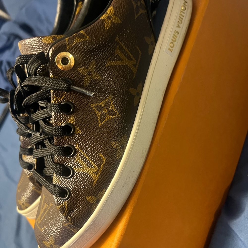 Louis Vuitton Front Row Sneaker - Picture 4 of 12